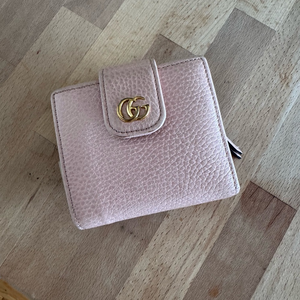 Authentic Gucci Blush Textured Leather Wallet